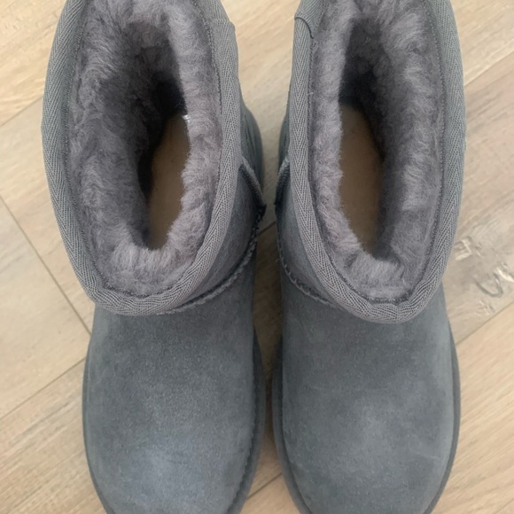 Ugg WOMENS MINI GRAY NEW WITHOUT BOX SIZE 6. # snowboard ski winter cold boot - Picture 6 of 6